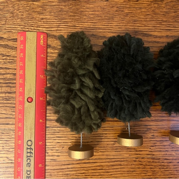 Set of 7 Green and Off white Target Bulleseye Fuzzy Sherpa trees 5.5” tall - Picture 6 of 9